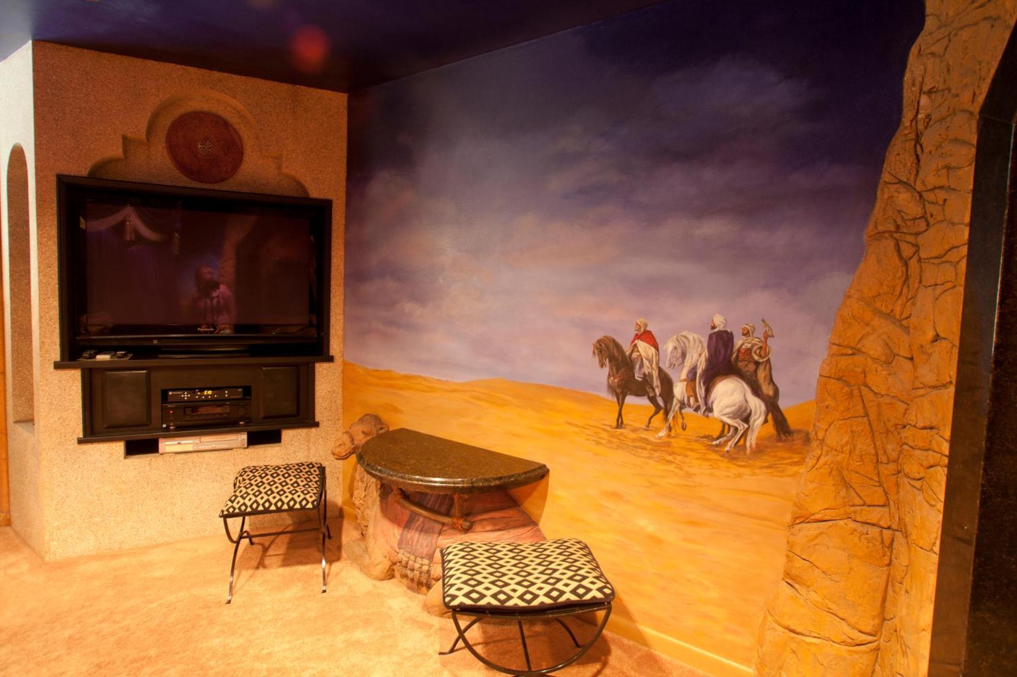 Black Swan Inn Luxurious Theme Rooms بوكاتيلو الغرفة الصورة