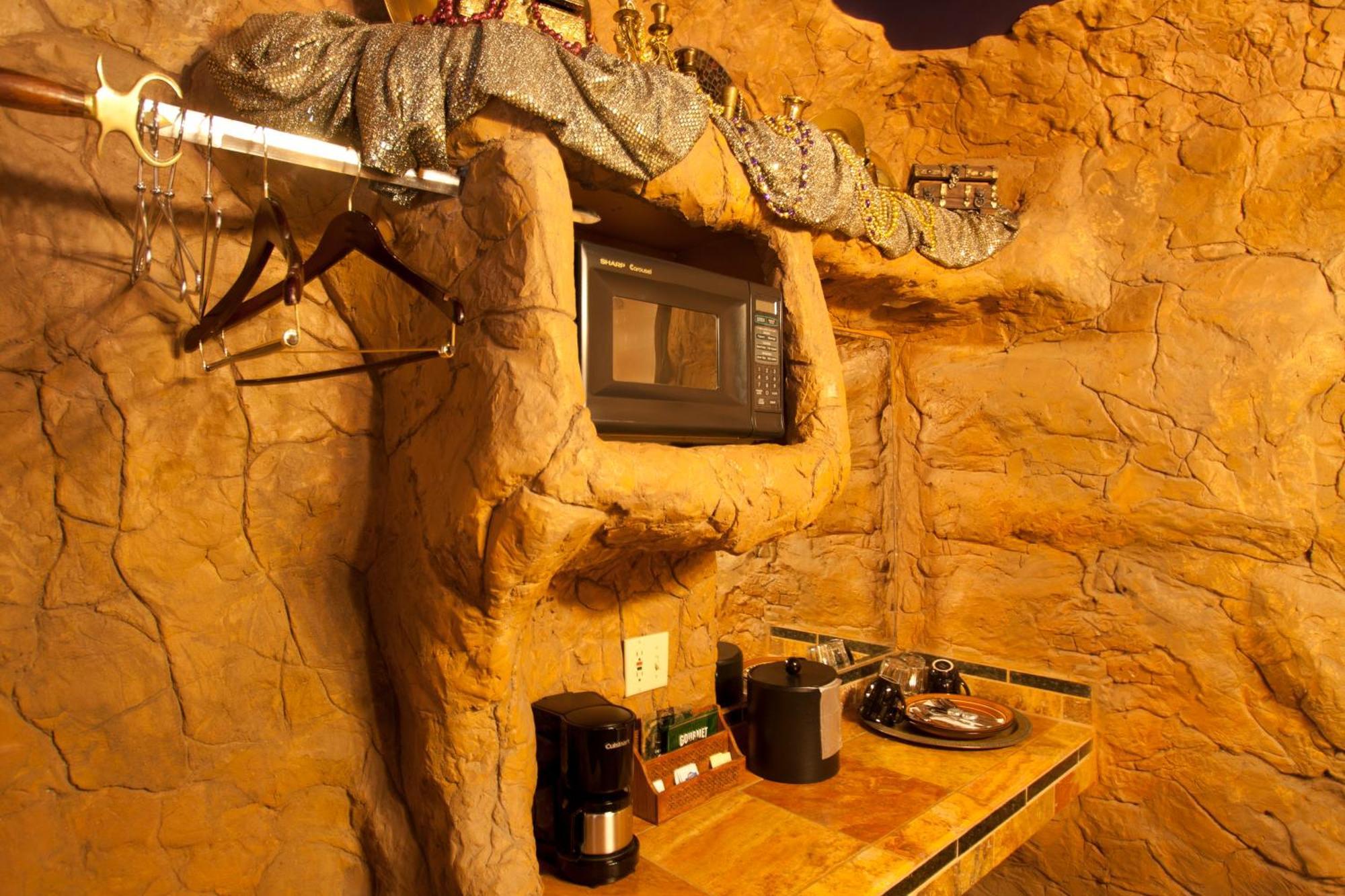 Black Swan Inn Luxurious Theme Rooms بوكاتيلو الغرفة الصورة