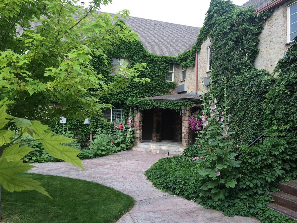 Black Swan Inn Luxurious Theme Rooms بوكاتيلو المظهر الخارجي الصورة