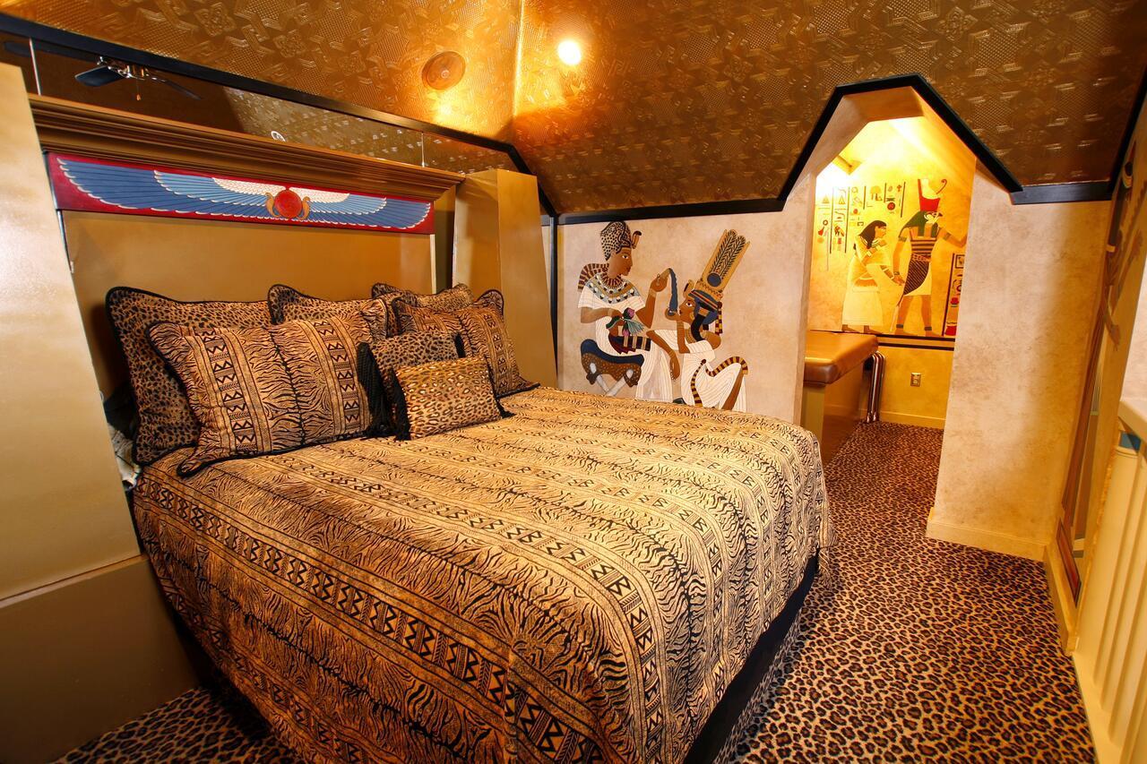 Black Swan Inn Luxurious Theme Rooms بوكاتيلو المظهر الخارجي الصورة