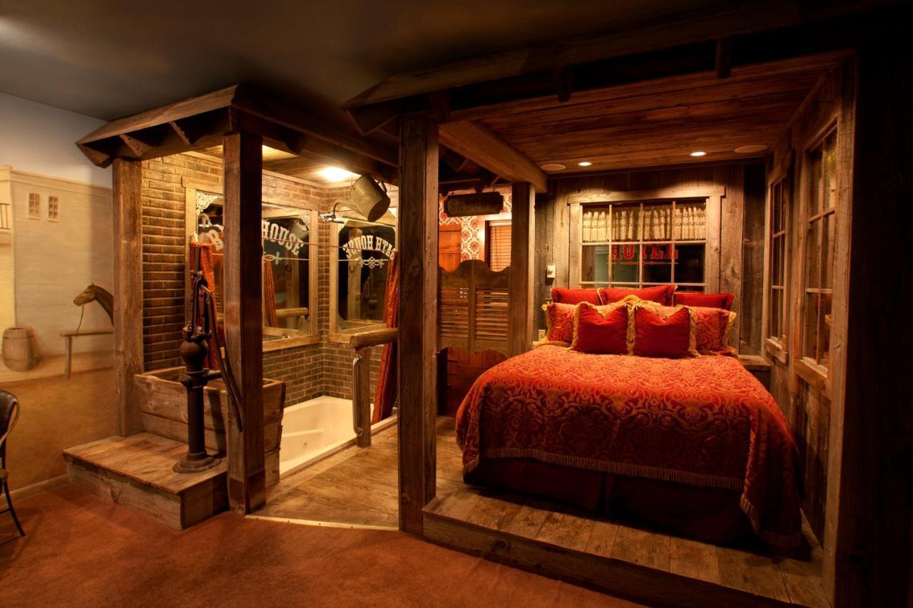 Black Swan Inn Luxurious Theme Rooms بوكاتيلو المظهر الخارجي الصورة