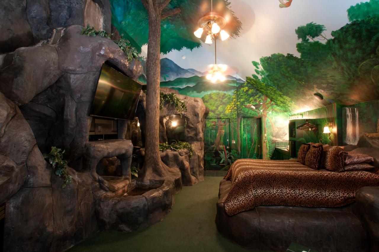 Black Swan Inn Luxurious Theme Rooms بوكاتيلو المظهر الخارجي الصورة