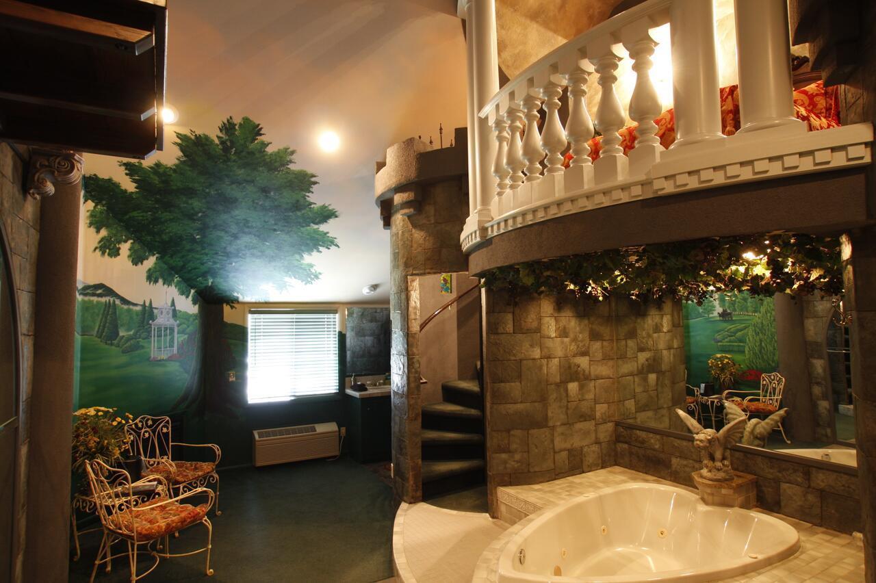 Black Swan Inn Luxurious Theme Rooms بوكاتيلو المظهر الخارجي الصورة