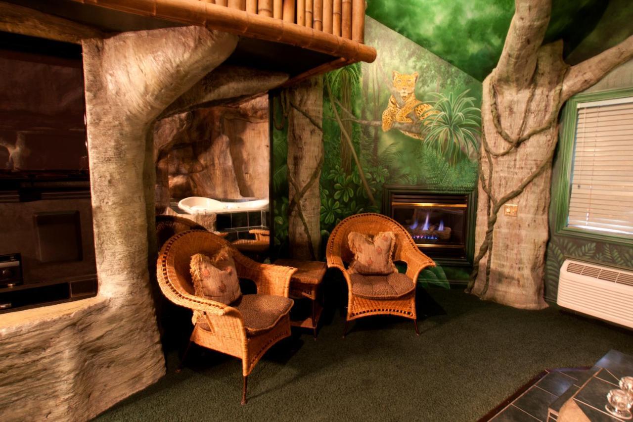 Black Swan Inn Luxurious Theme Rooms بوكاتيلو المظهر الخارجي الصورة