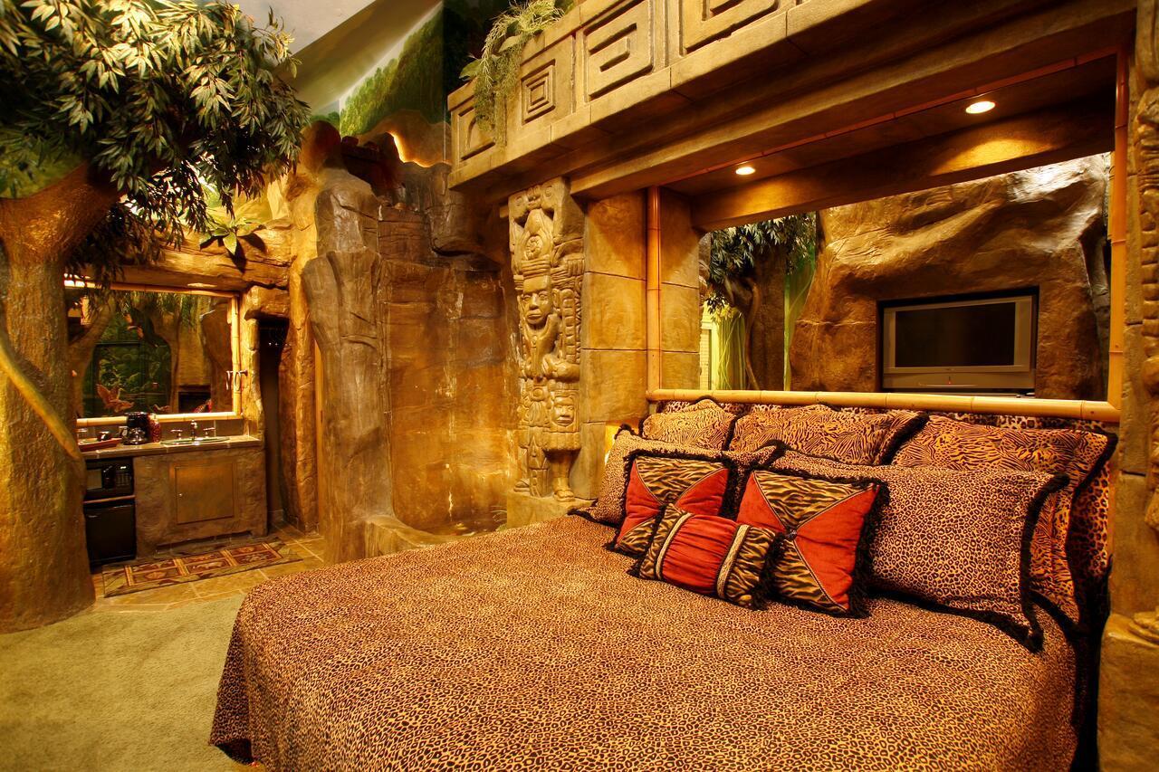 Black Swan Inn Luxurious Theme Rooms بوكاتيلو المظهر الخارجي الصورة