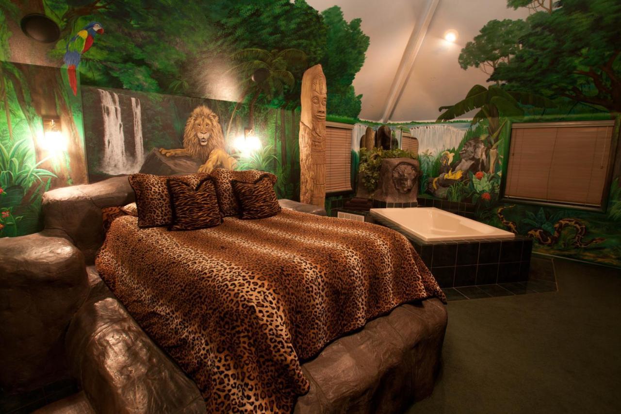 Black Swan Inn Luxurious Theme Rooms بوكاتيلو المظهر الخارجي الصورة
