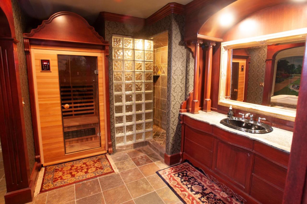 Black Swan Inn Luxurious Theme Rooms بوكاتيلو المظهر الخارجي الصورة