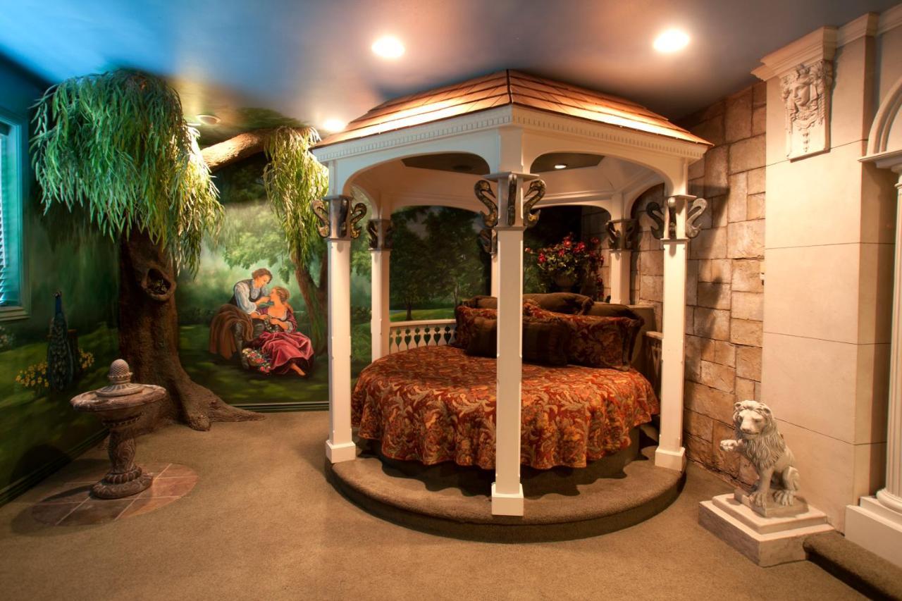 Black Swan Inn Luxurious Theme Rooms بوكاتيلو المظهر الخارجي الصورة