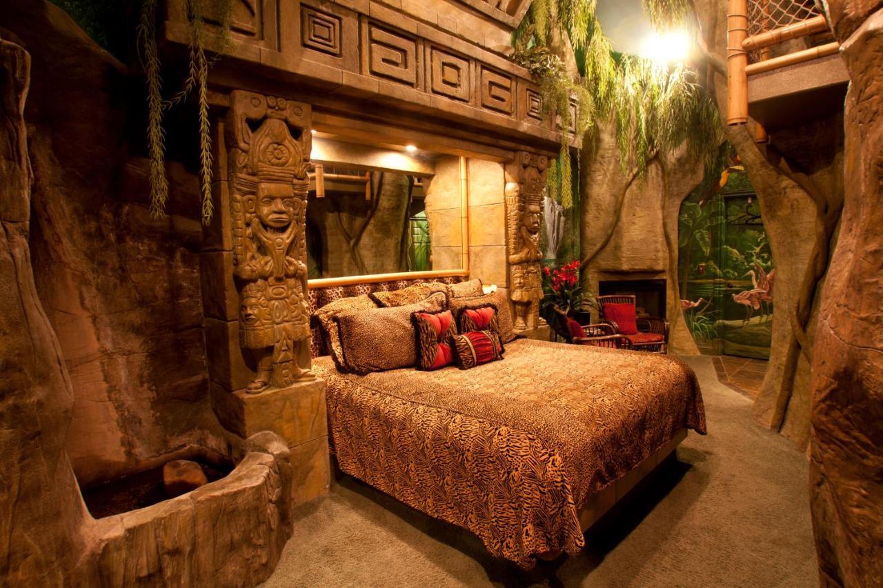 Black Swan Inn Luxurious Theme Rooms بوكاتيلو المظهر الخارجي الصورة