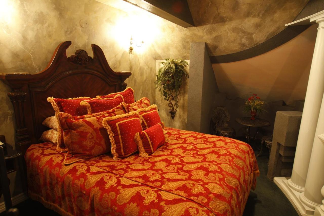 Black Swan Inn Luxurious Theme Rooms بوكاتيلو المظهر الخارجي الصورة