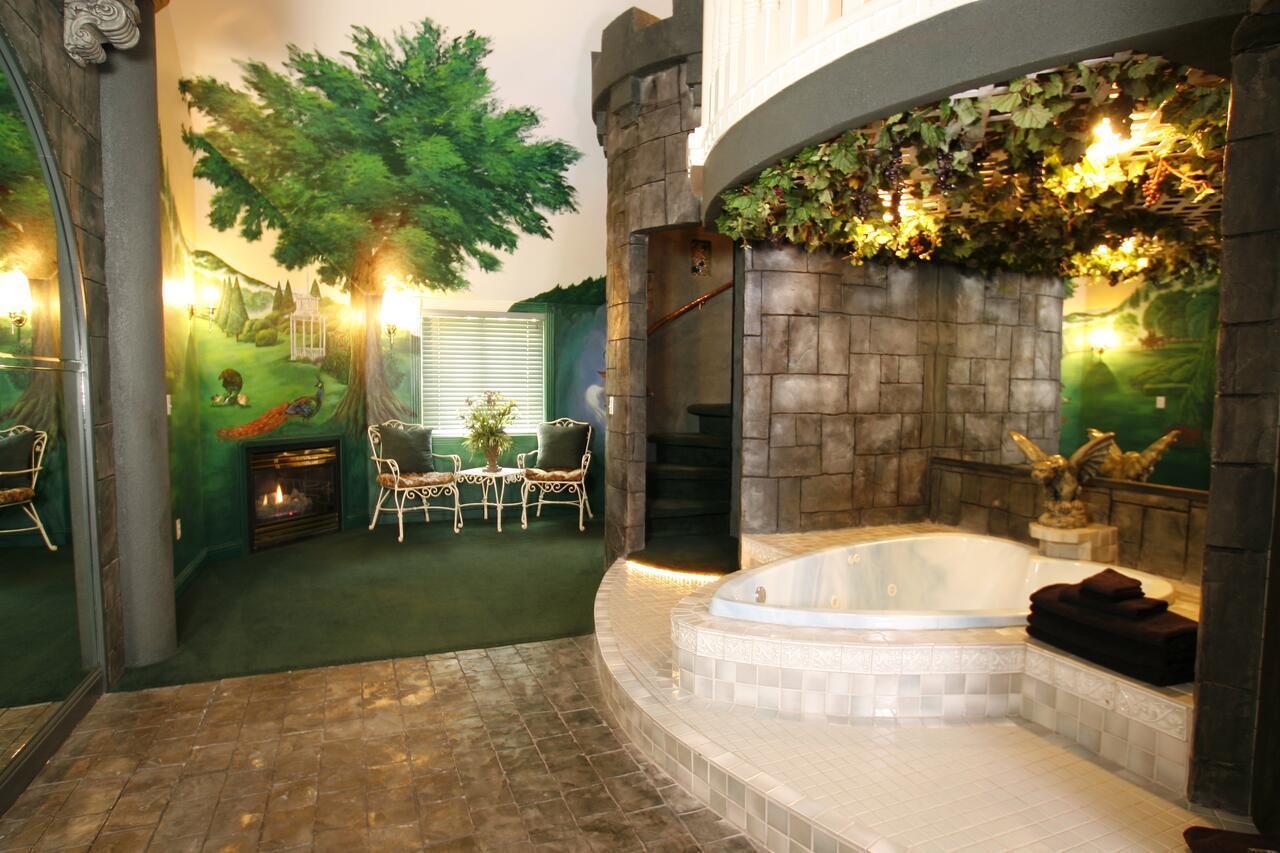 Black Swan Inn Luxurious Theme Rooms بوكاتيلو المظهر الخارجي الصورة